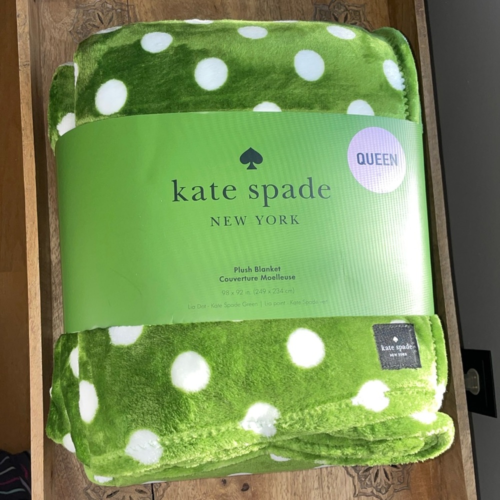 🎉HP🎉♠️KATE SPADE ♠️ Plush Adorable Polka Dot Fleece Queen Blanket - Picture 3 of 8